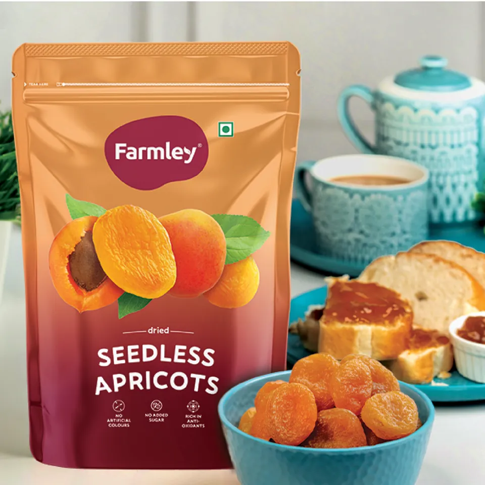 Pouch with apricots and baked goods