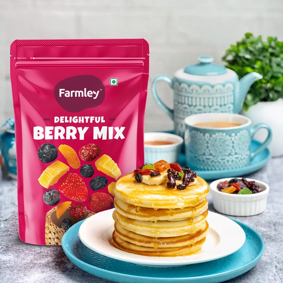 Berry Mix pouch with pancakes